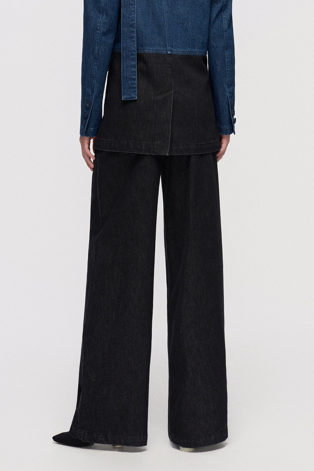 Trousers Wide-leg black denim trousers with a relaxed fit