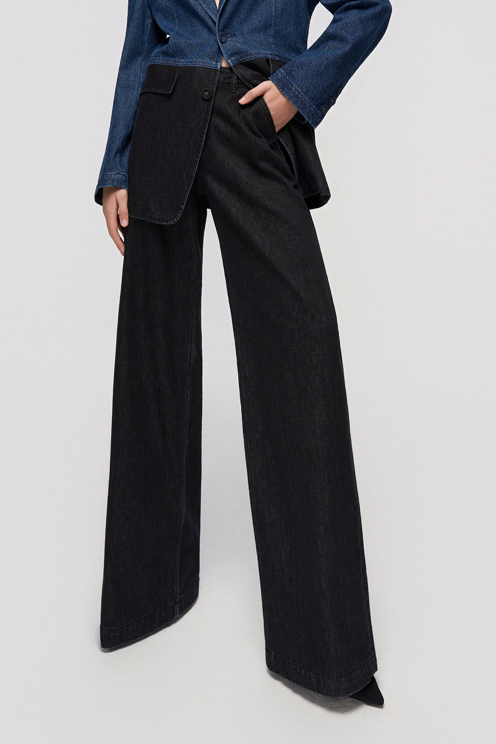 Trousers Wide-leg black denim trousers with a relaxed fit