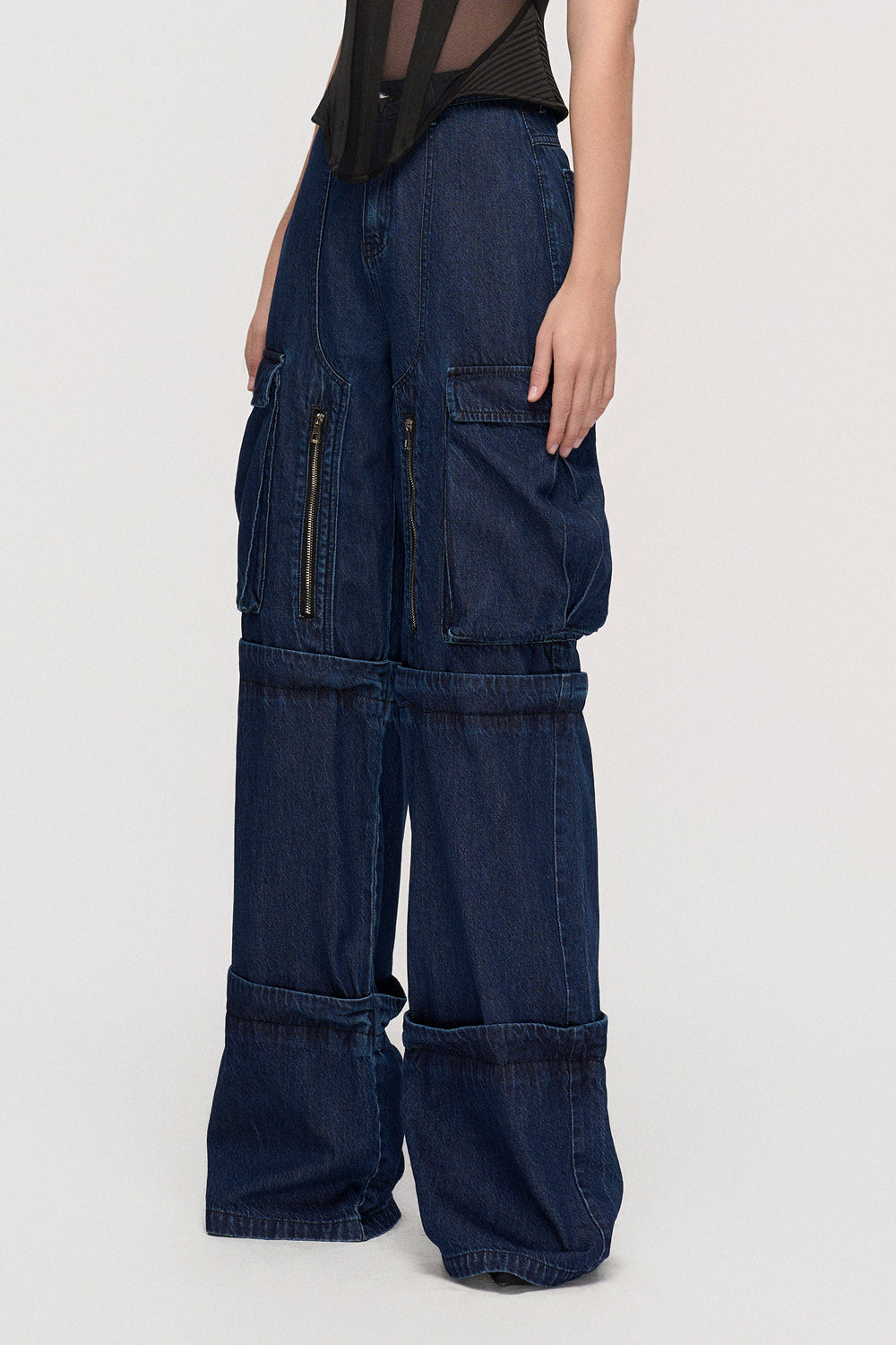Trousers Wide-leg cargo jeans in an enzyme wash with zip detailing