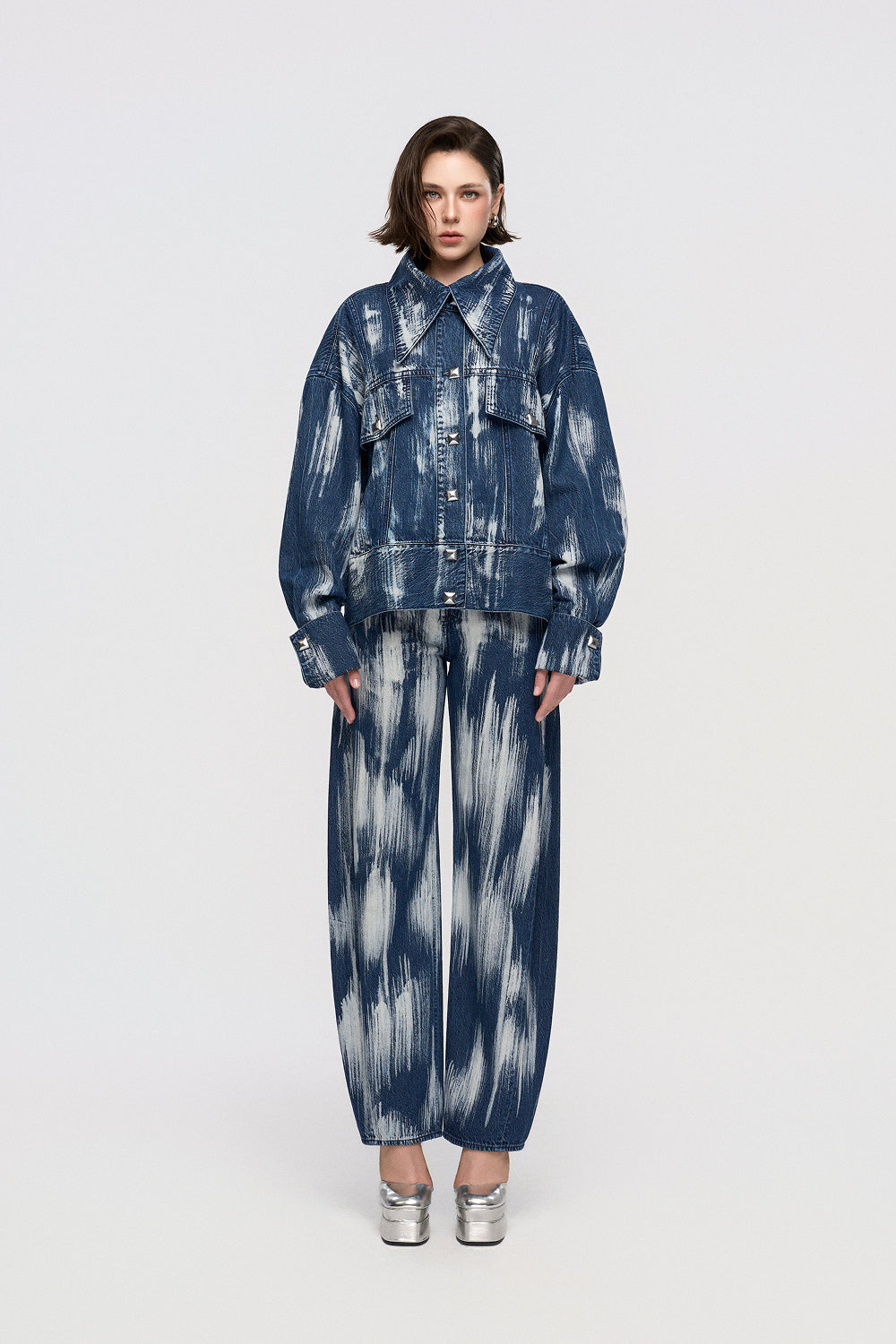 Jacket Classic trucker jacket with a multi- layered, vertical streak wash