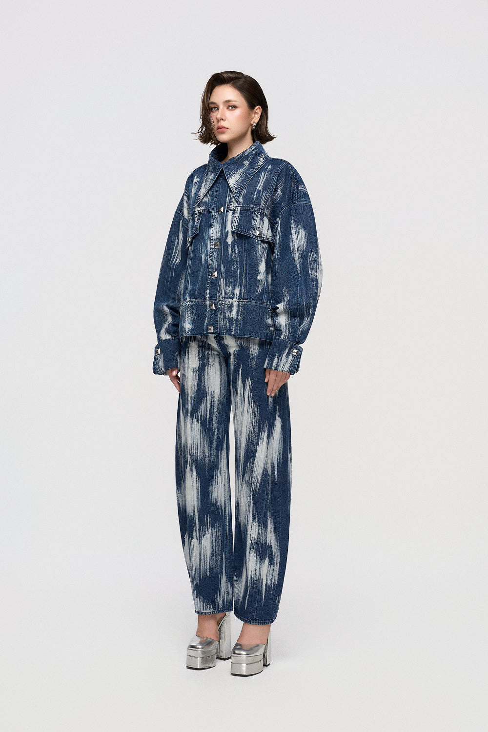 Jacket Classic trucker jacket with a multi- layered, vertical streak wash