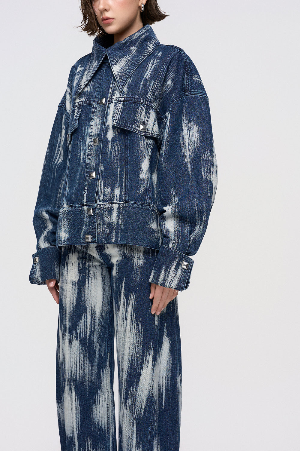 Jacket Classic trucker jacket with a multi- layered, vertical streak wash