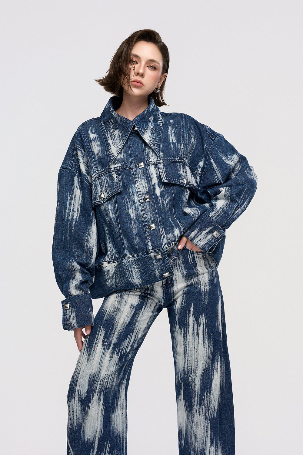 Jacket Classic trucker jacket with a multi- layered, vertical streak wash