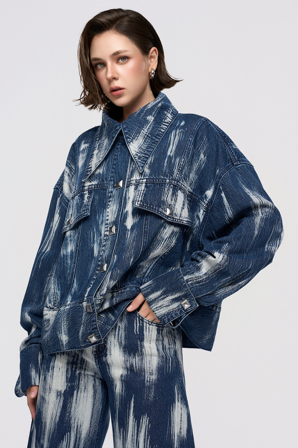 Jacket Classic trucker jacket with a multi- layered, vertical streak wash