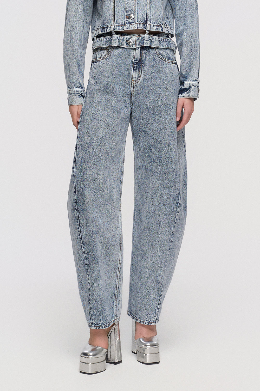 Trousers Wide-leg denim with a signature wash effect