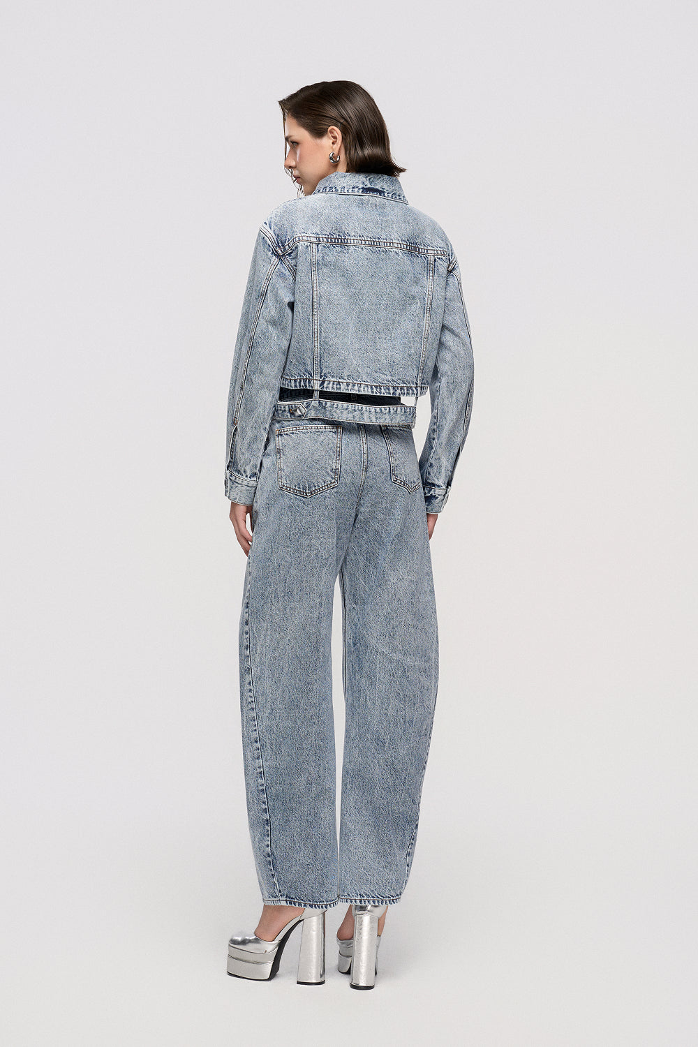 Jacket Classic denim jacket in a modern acid-wash finish