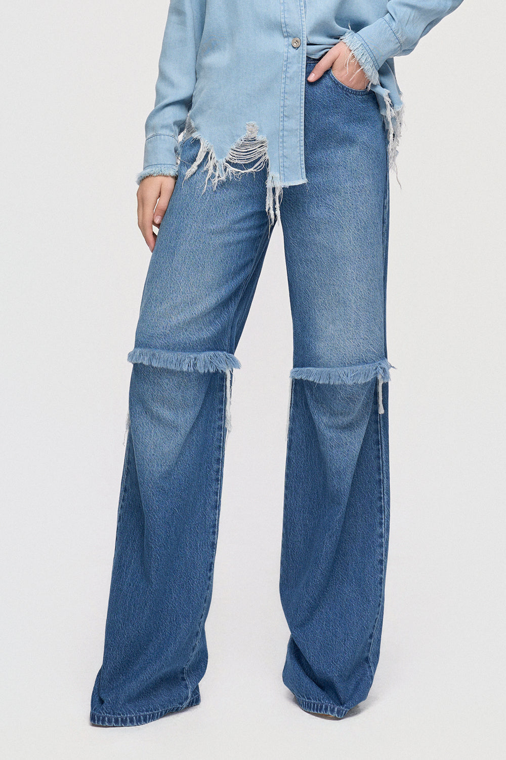 Trousers Straight-leg denim with raw edge knee cut out
