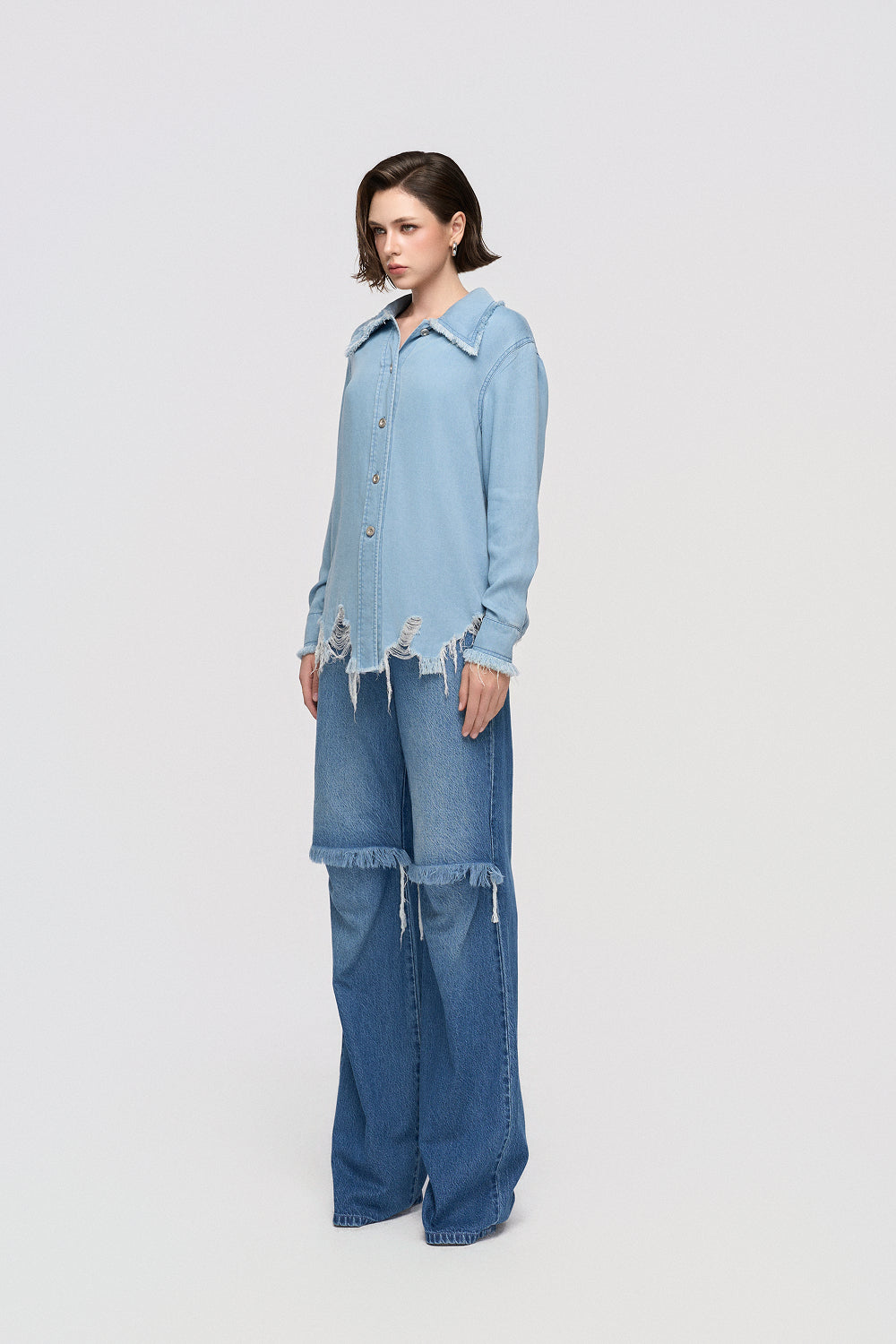 Trousers Straight-leg denim with raw edge knee cut out