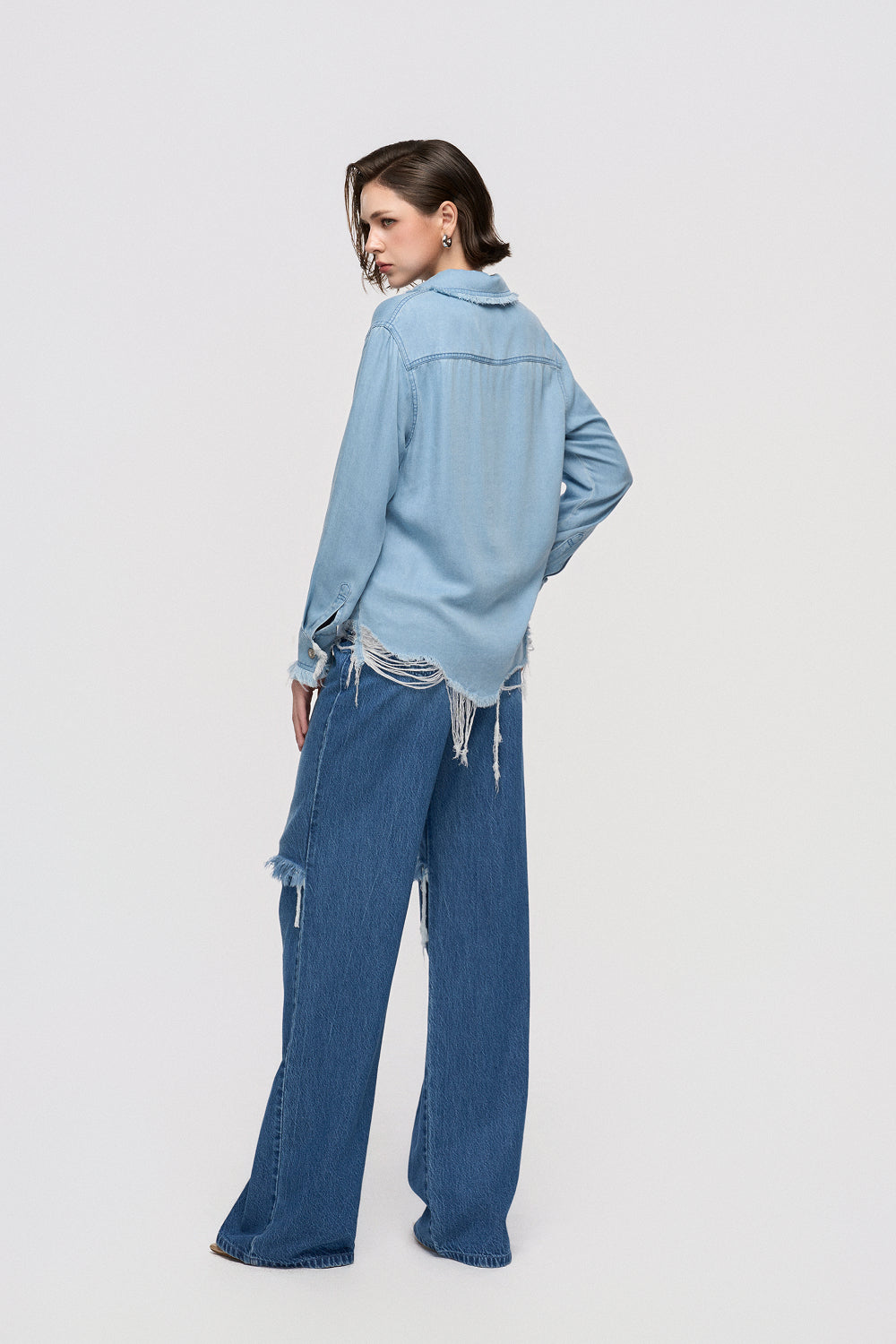 Trousers Straight-leg denim with raw edge knee cut out
