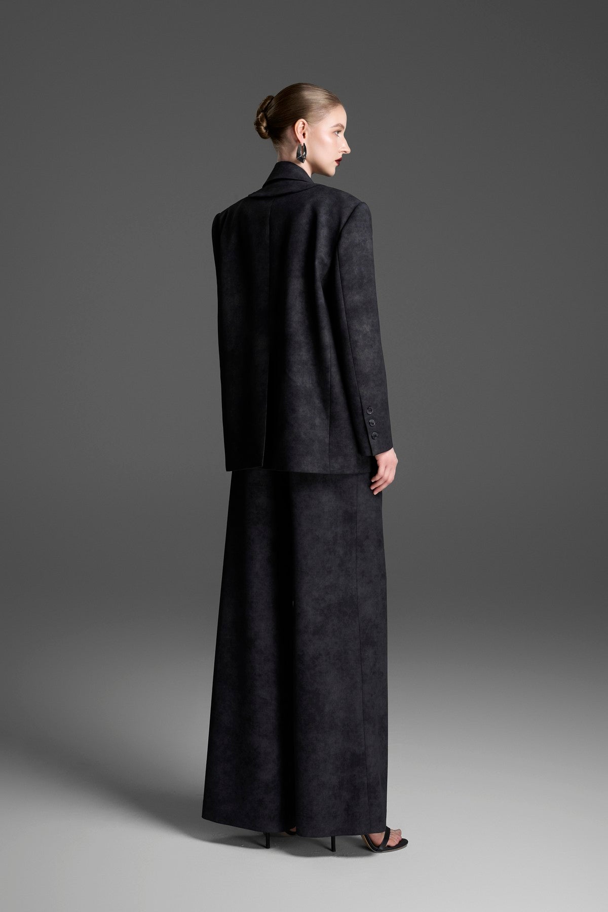 Blazer with a Detachable Collar and a Grey-Black Wash