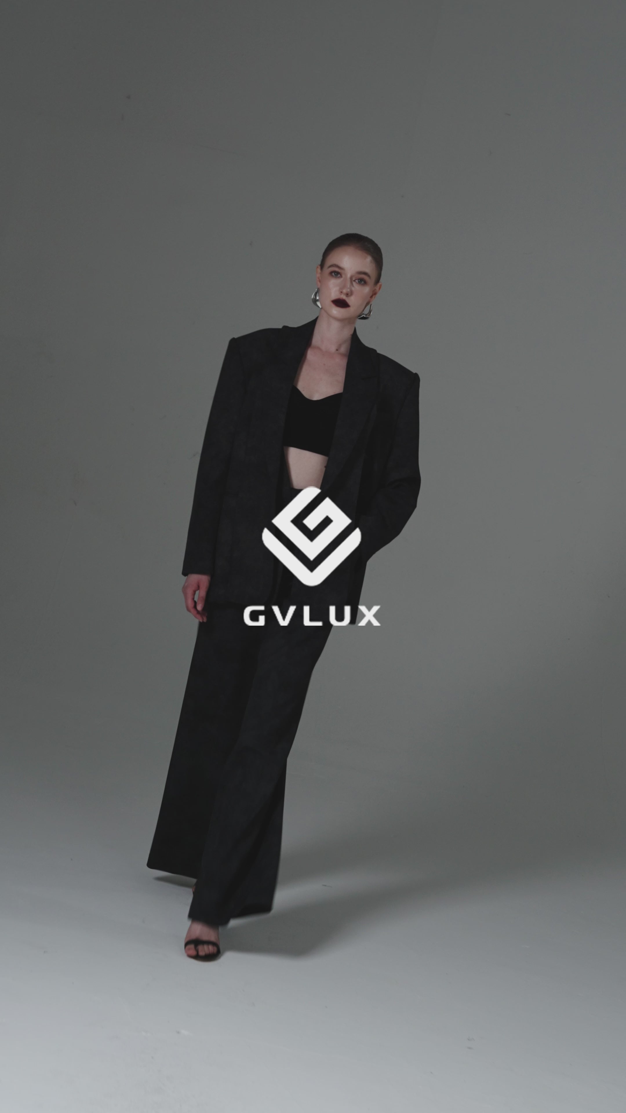 Blazer with a Detachable Collar and a Grey-Black Wash